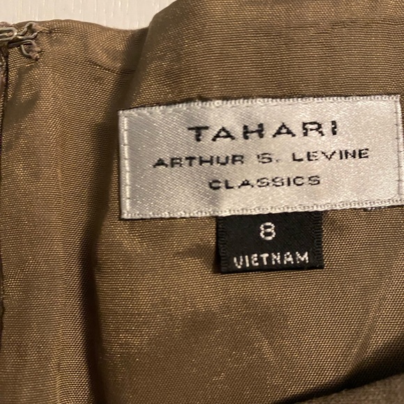 Tahari dress and Jacket set. Size 8 - Picture 4 of 7